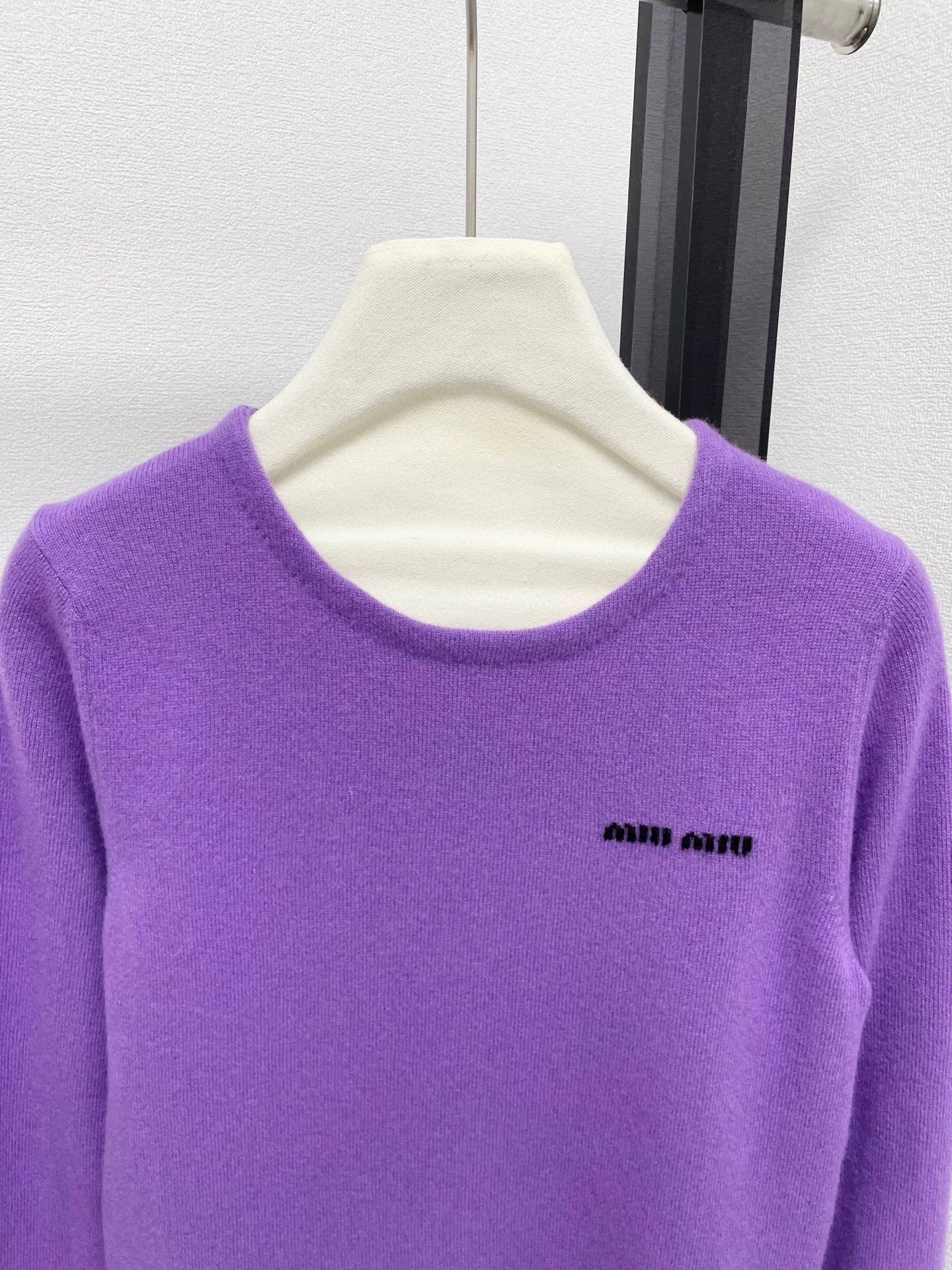 25fw Letter contrasting jacquard sweater