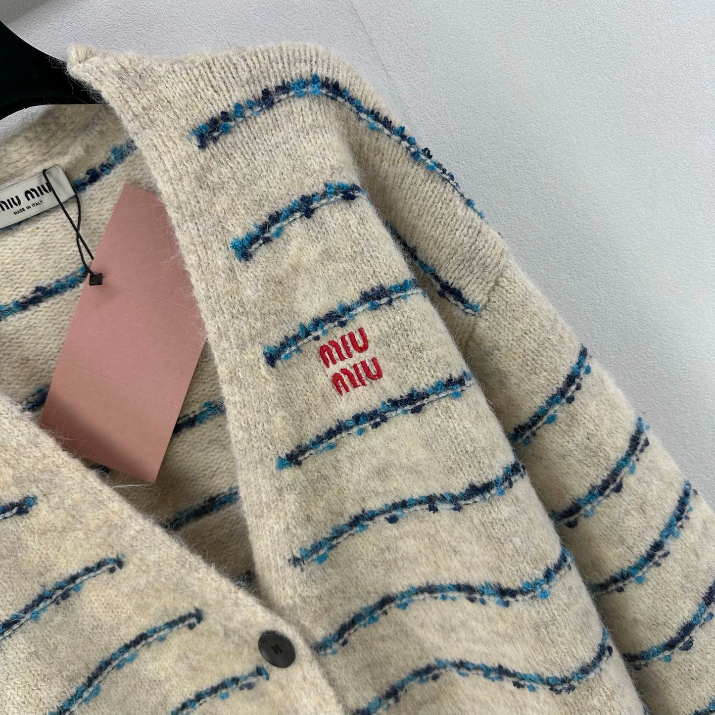 25fw V-neck striped cardigan