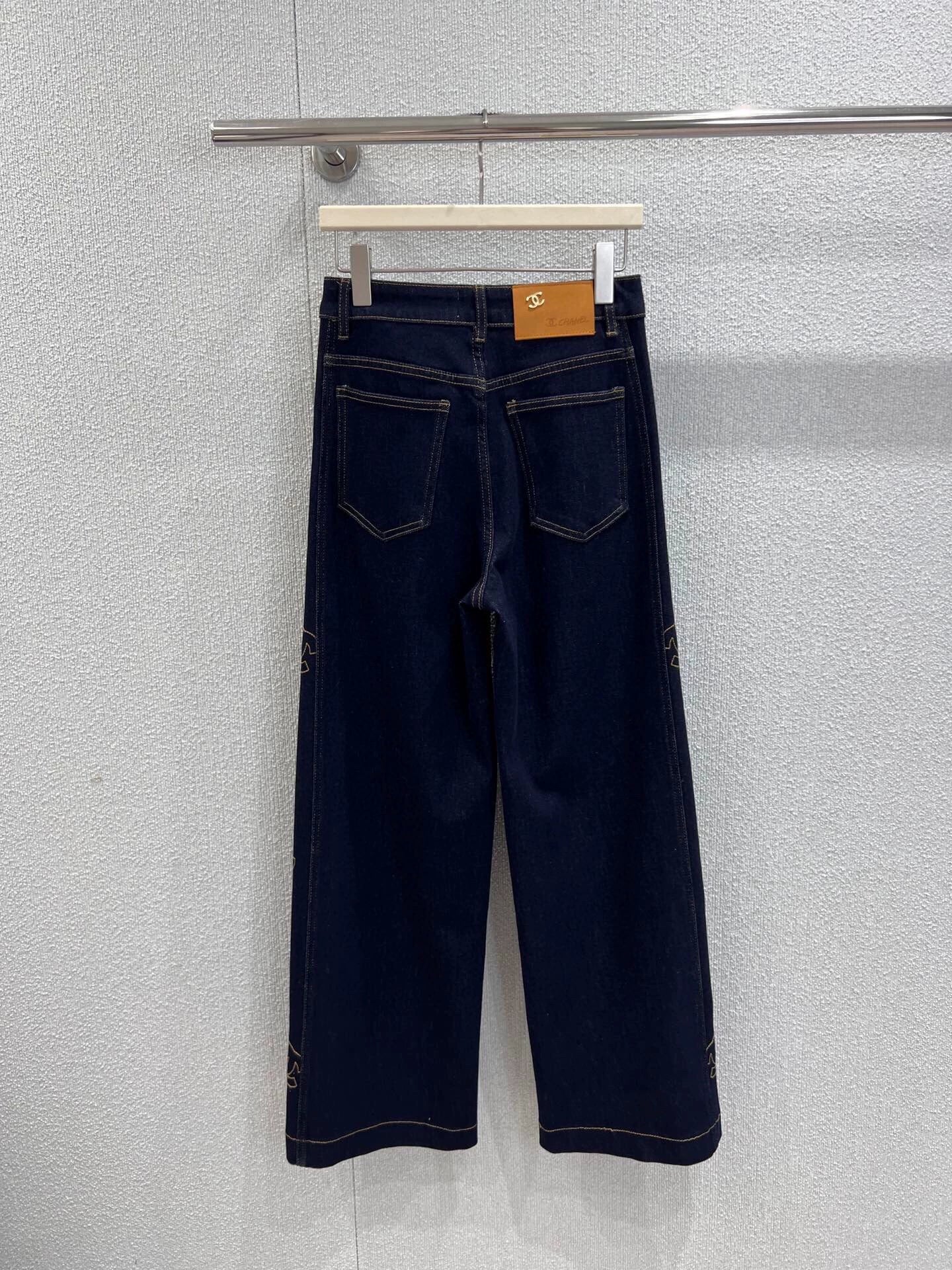 Side embroidered denim pants