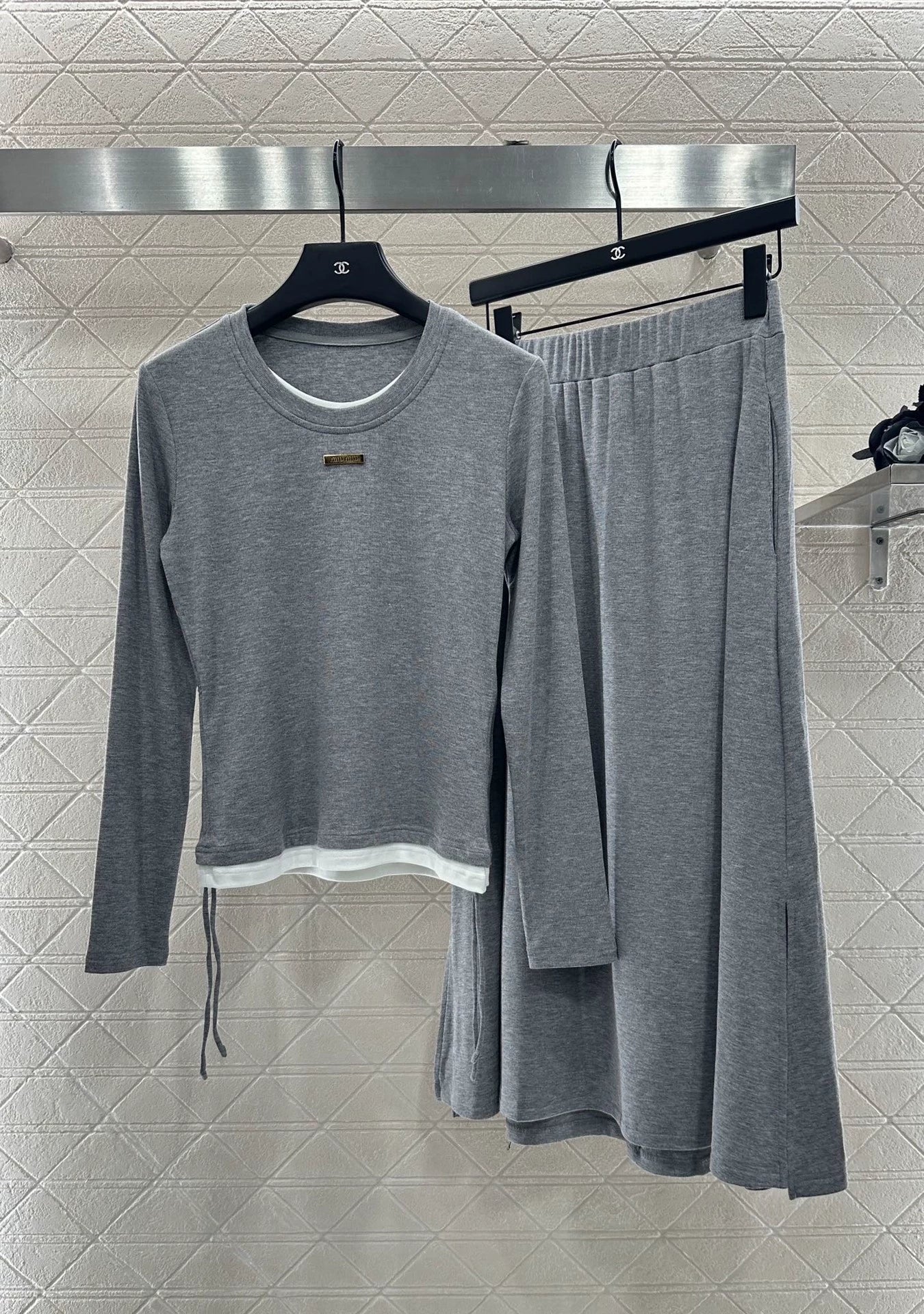 25 Fake two round neck long sleeved+half skirt set