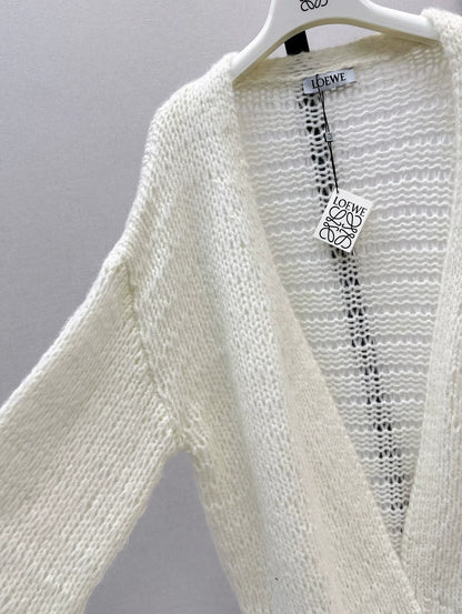 25 Embroidered decorative V-neck knitted silhouette cardigan