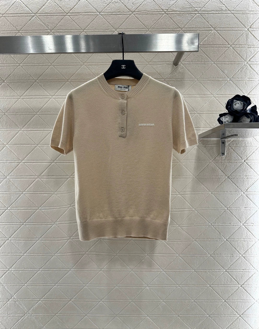 Button half open knit short sleeved shirt