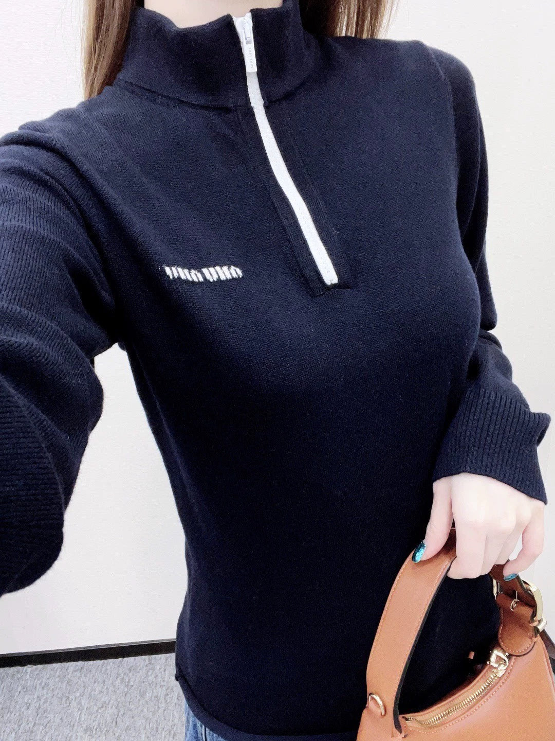 Small high neck knitted top