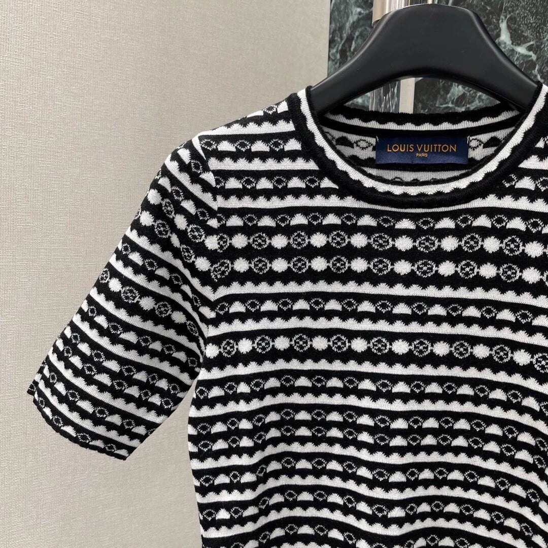 25 Summer new black and white striped knitted short sleeves
