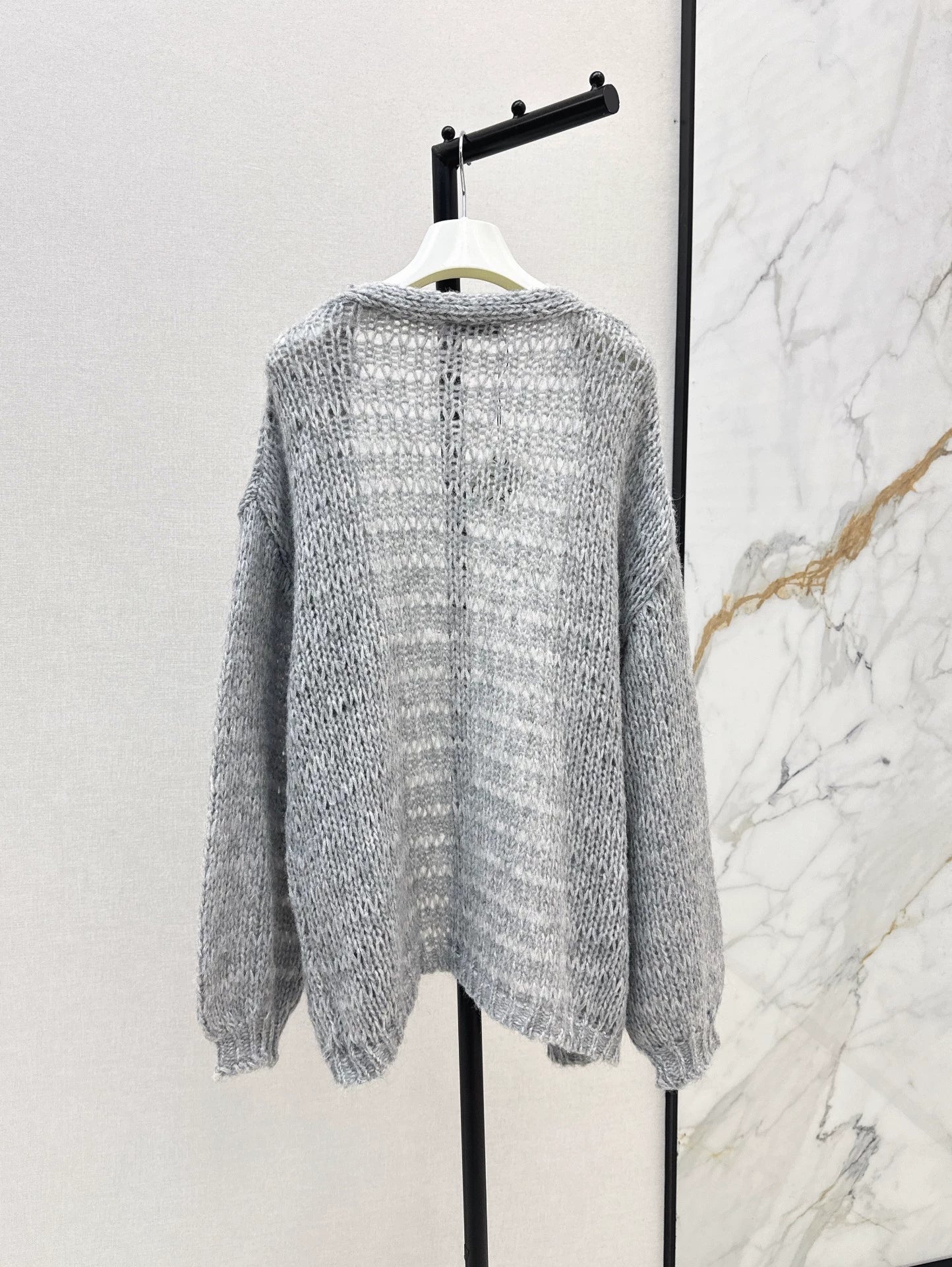 25 Embroidered decorative V-neck knitted silhouette cardigan