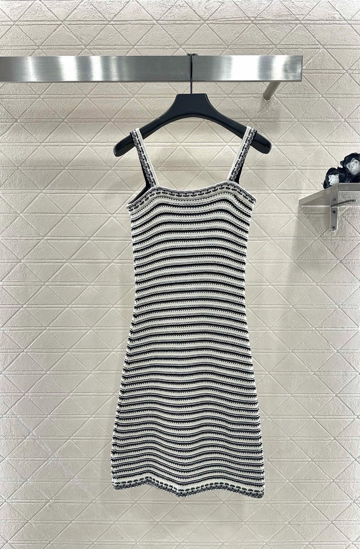 Striped contrasting knitted camisole skirt