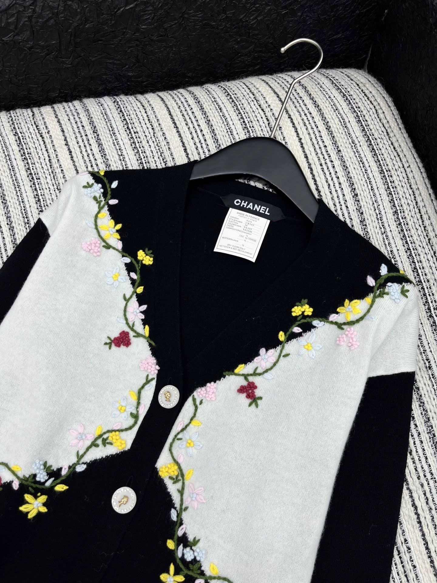 25fw Single breasted V-neck cardigan