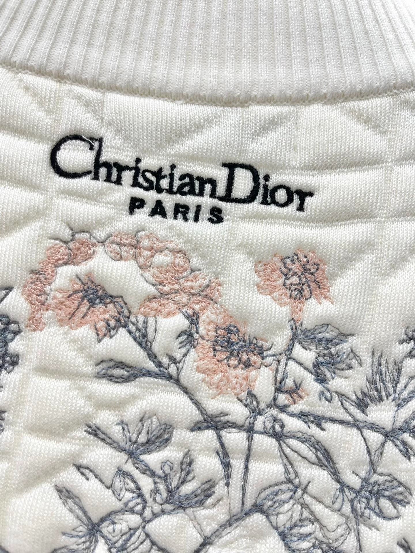 Vine patterned embroidered knitted cardigan