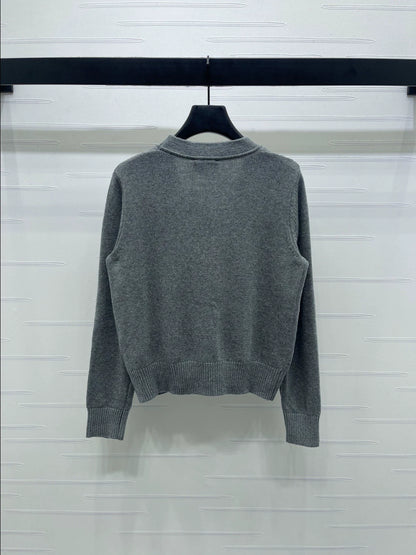 25fw V-neck long sleeved knitted cardigan