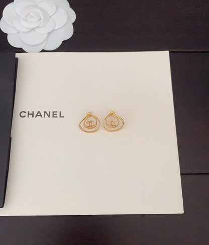 Hollow out heart-shaped earrings