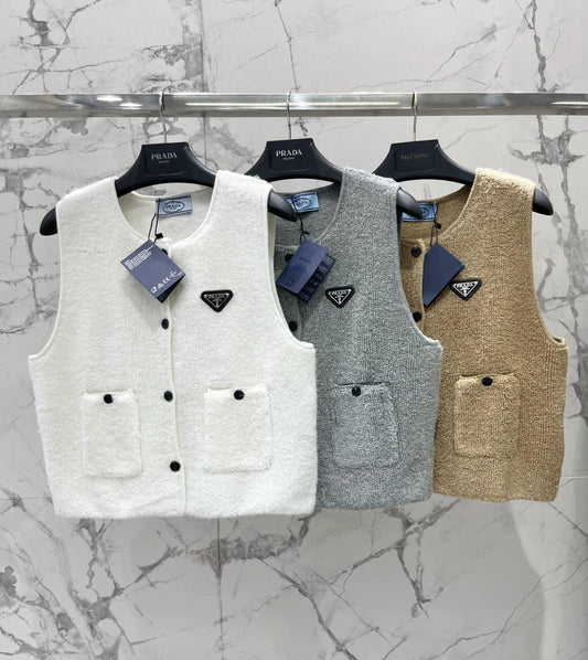 25fw Triangle logo knitted sleeveless vest