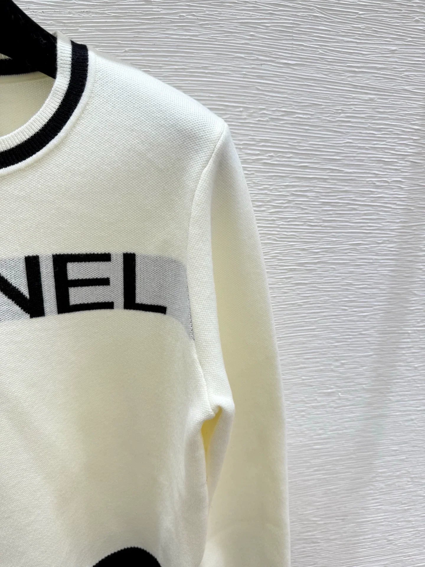 25fw Black and white color blocked knitted sweater