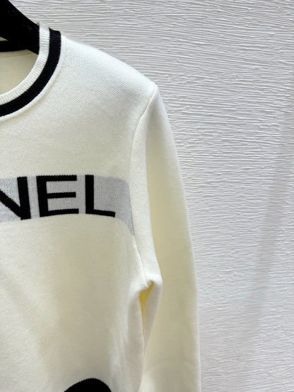 25fw Black and white color blocked knitted sweater