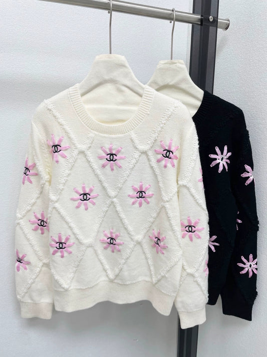 Lingge Flower Embroidered Knitted Sweater