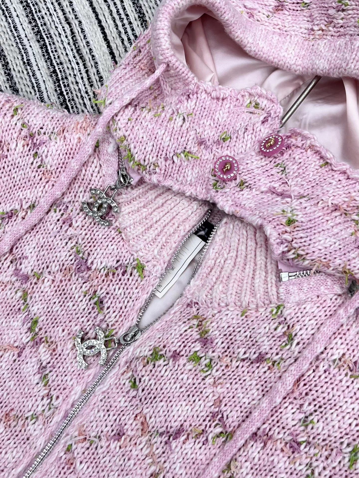 Detachable hat zipper long sleeved knitted jacket