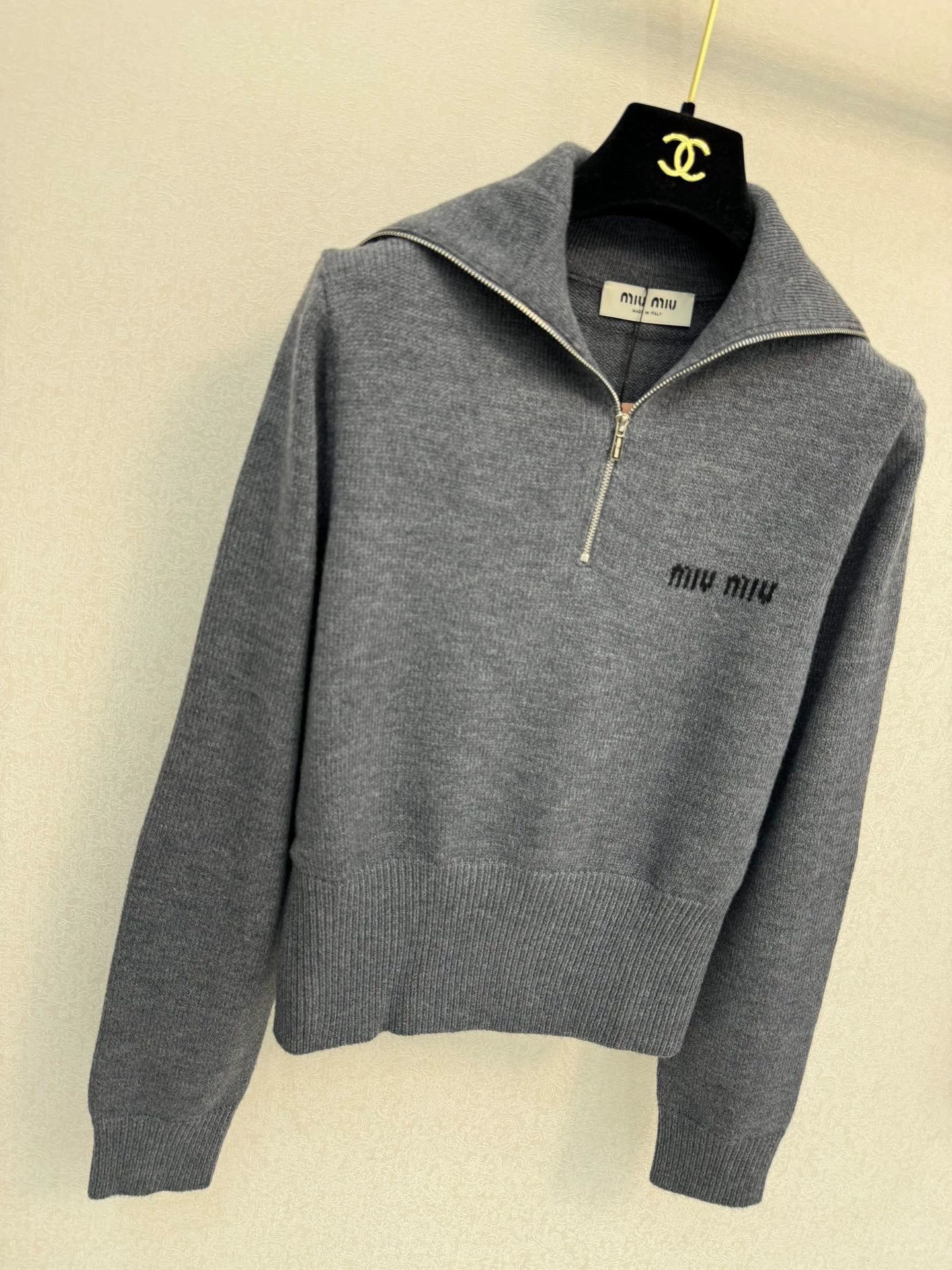 Half zipper knitted sweater