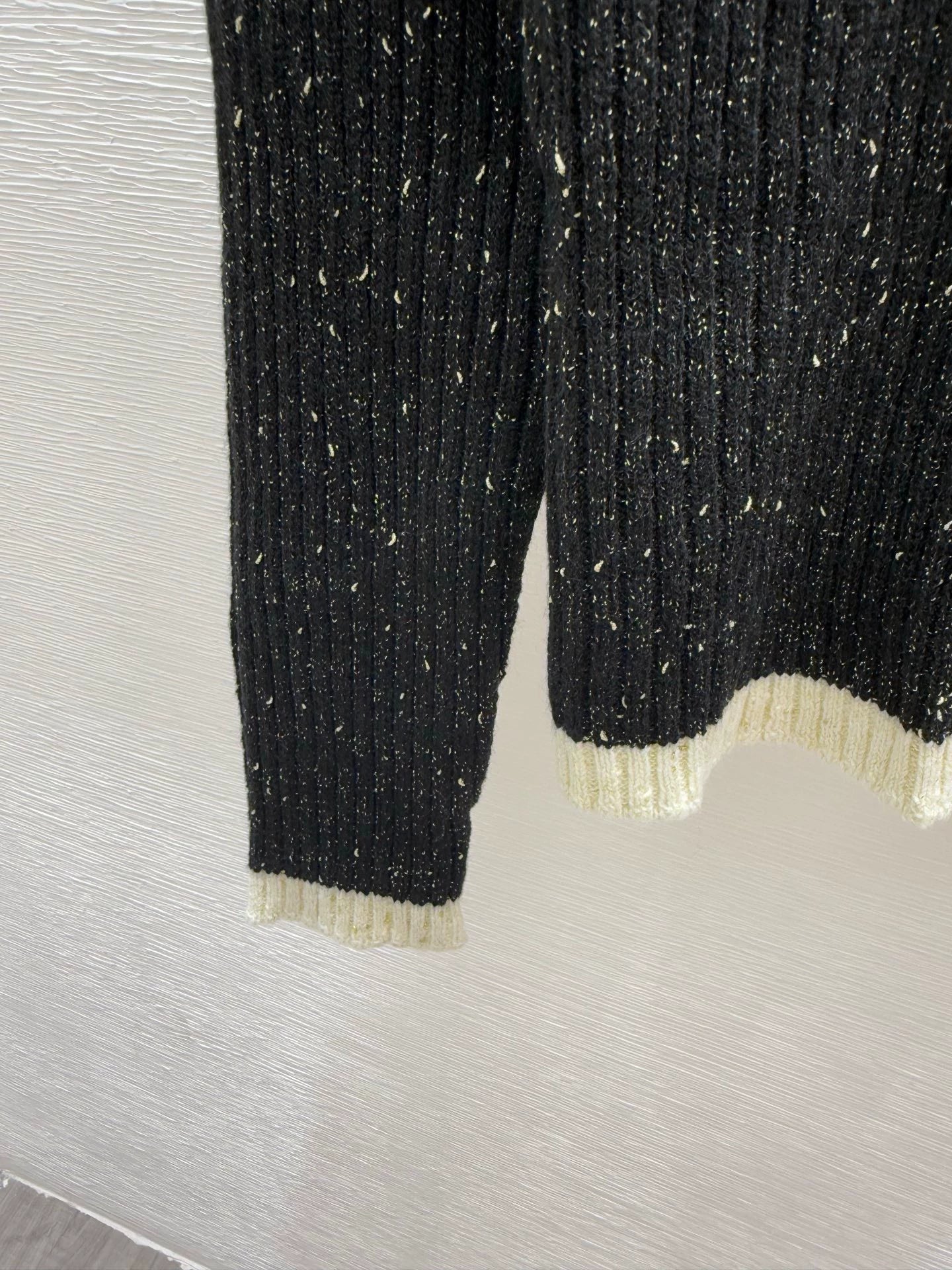 25fw Knitted long-sleeved sweater