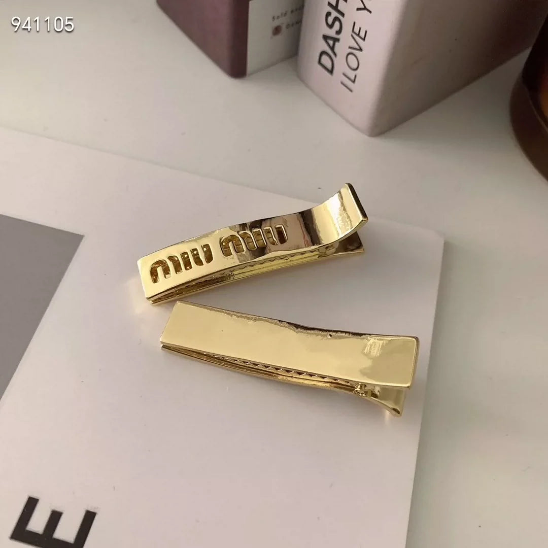 One character pearl letter hair clip