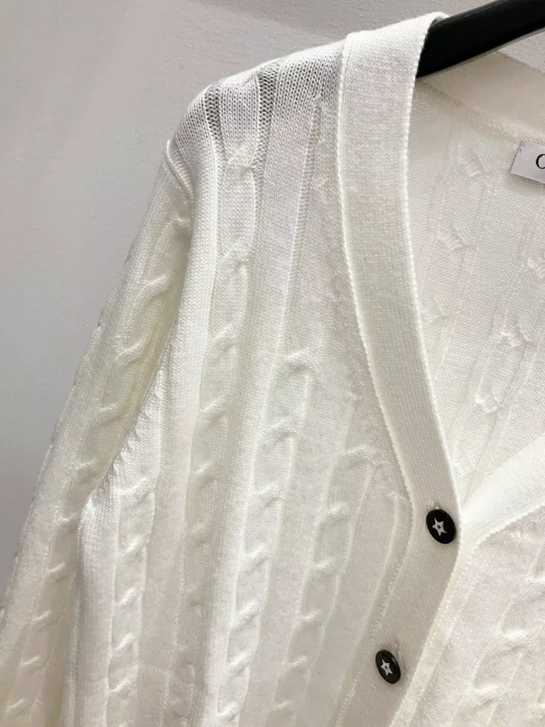 25fw V-neck long sleeved cardigan