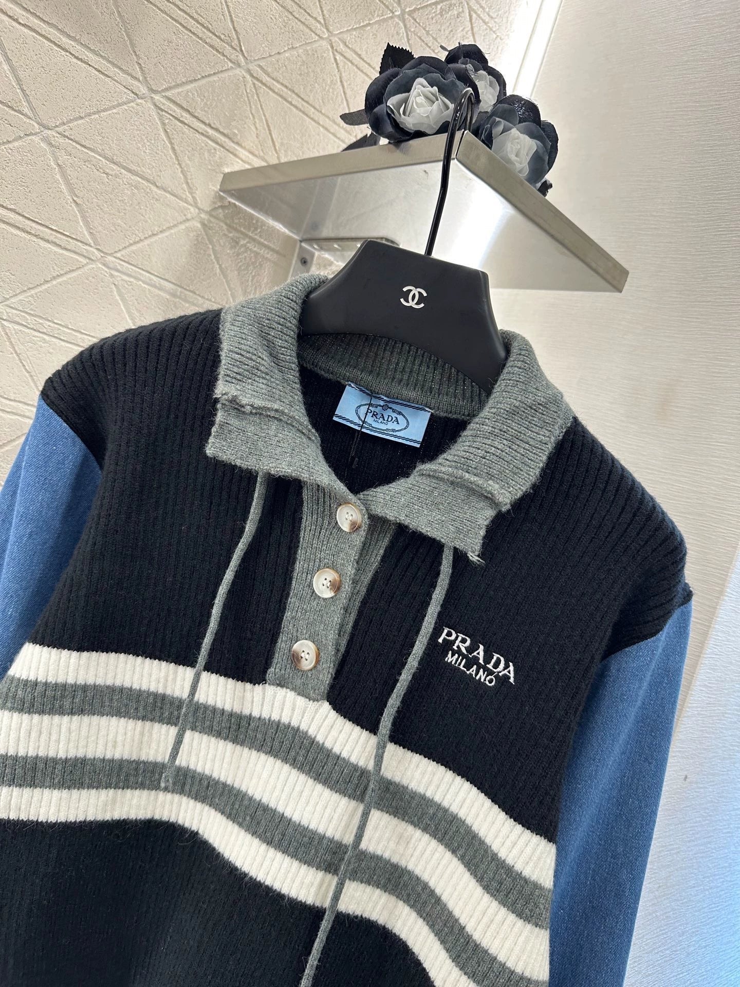 25 Splicing denim knit top