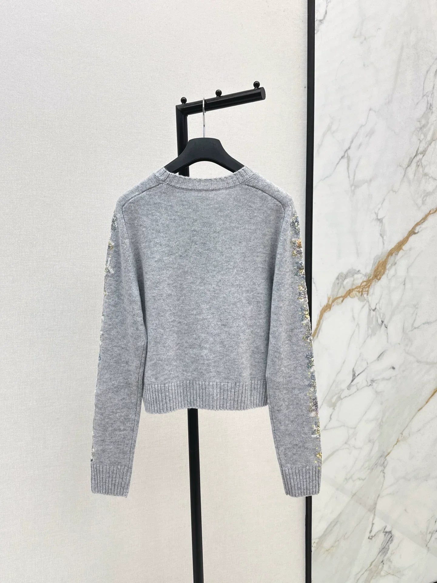 25 Sleeves, flowers, plants, embroidery, cashmere sweater