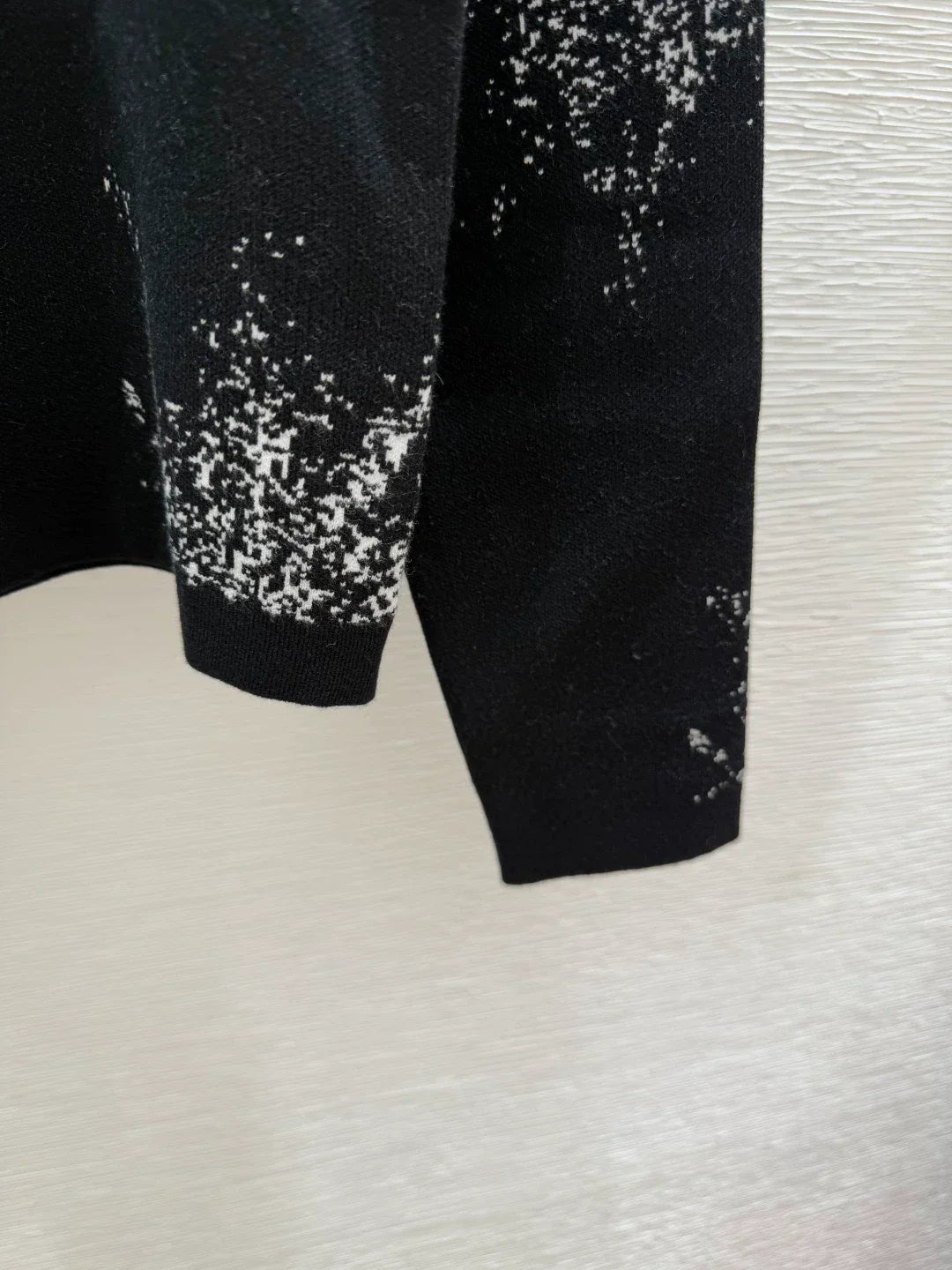 25fw Jacquard V-neck cardigan