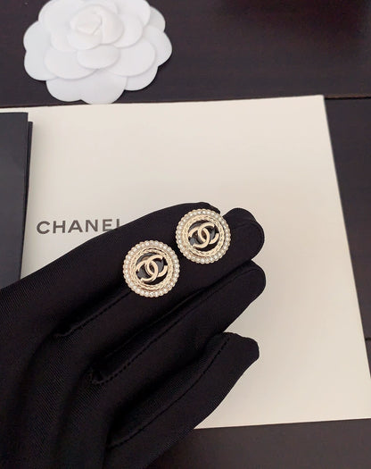 Double C round earrings