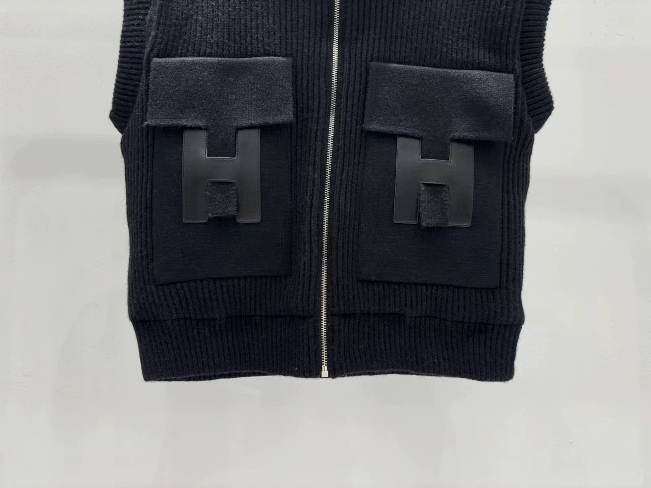 Sleeveless knitted vest