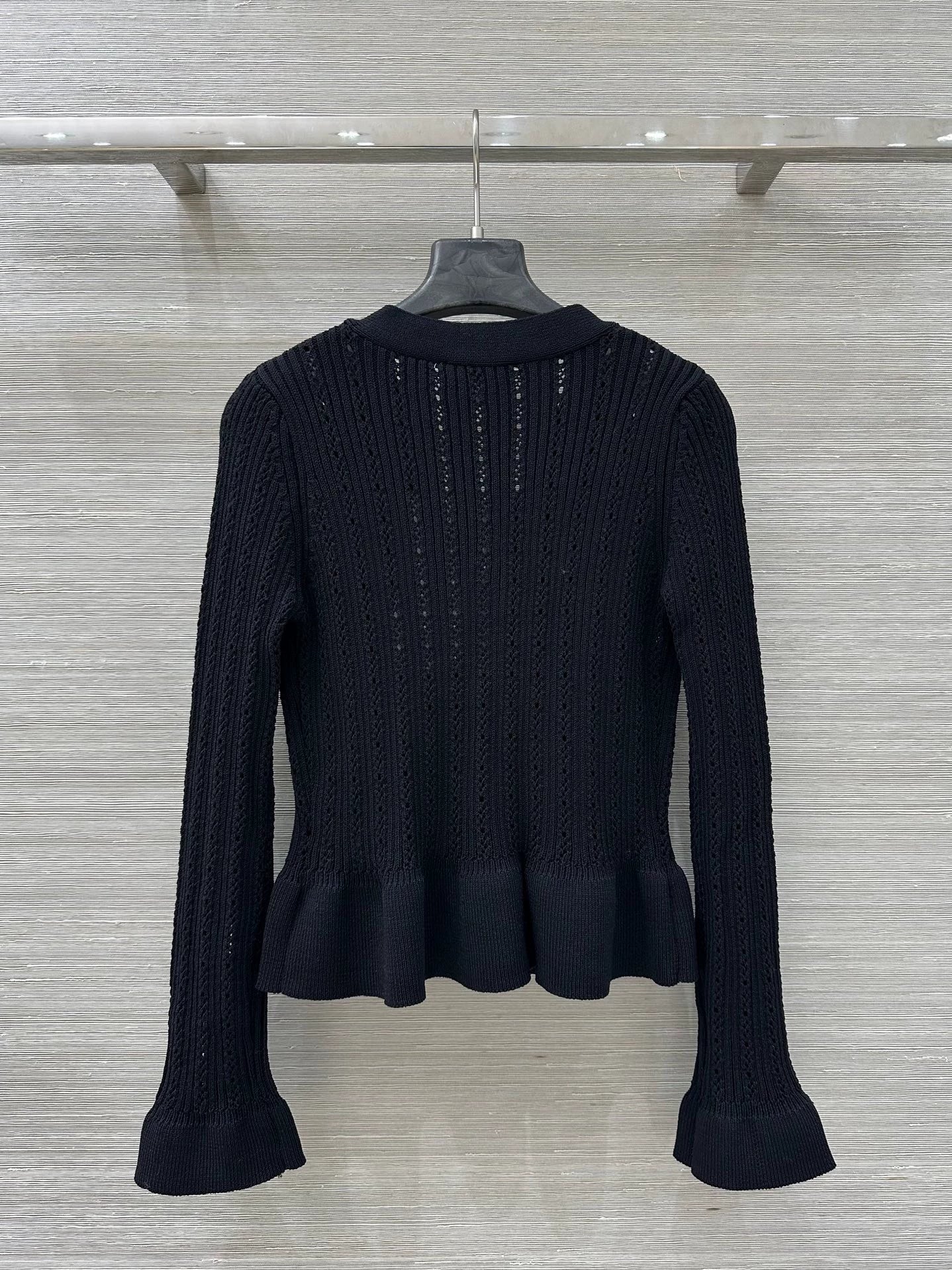 Lace design waist cinching long sleeved top