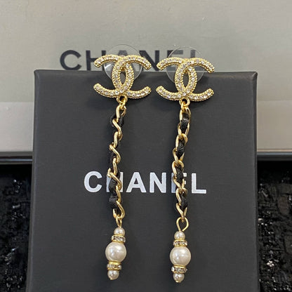 Double C pearl chain earrings