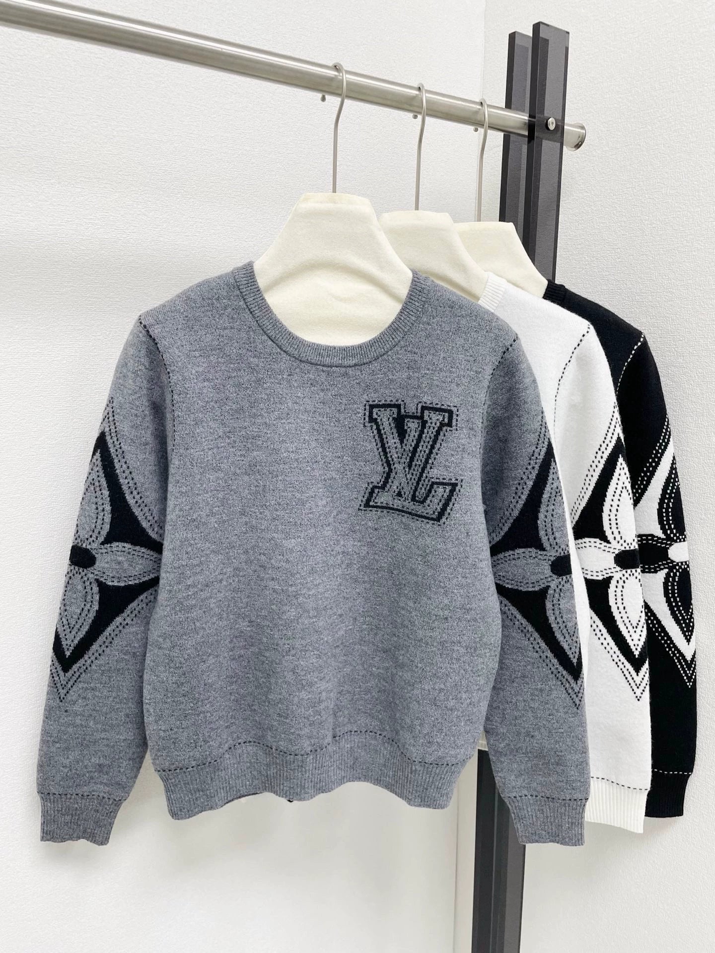 25fw Logo contrasting jacquard sweater