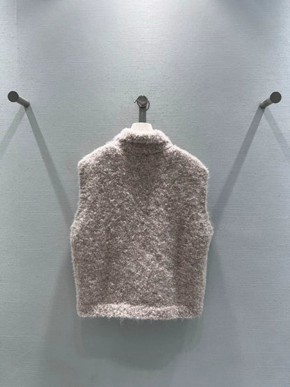 Double C-button vest