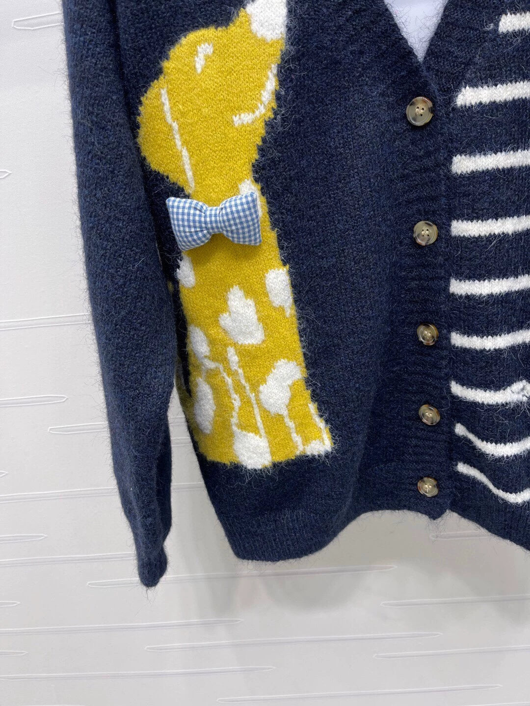 Striped V-neck long sleeved knitted cardigan