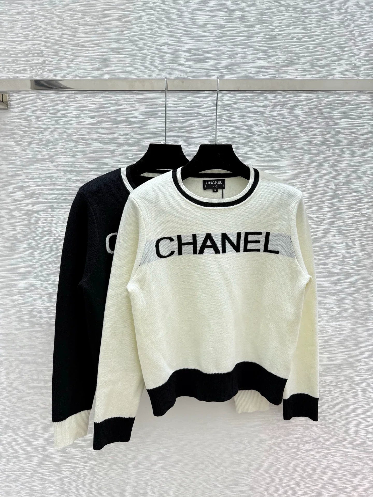 25fw Black and white color blocked knitted sweater
