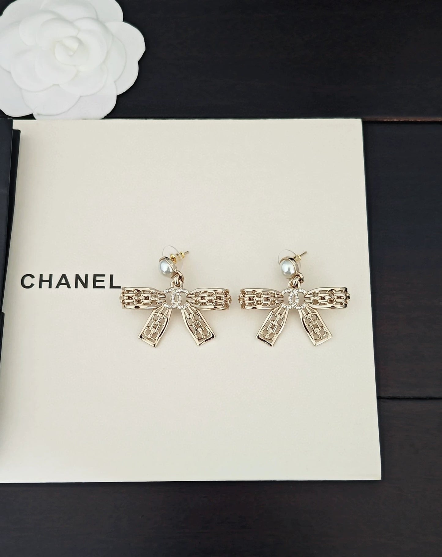 Light gold hollow bow earrings