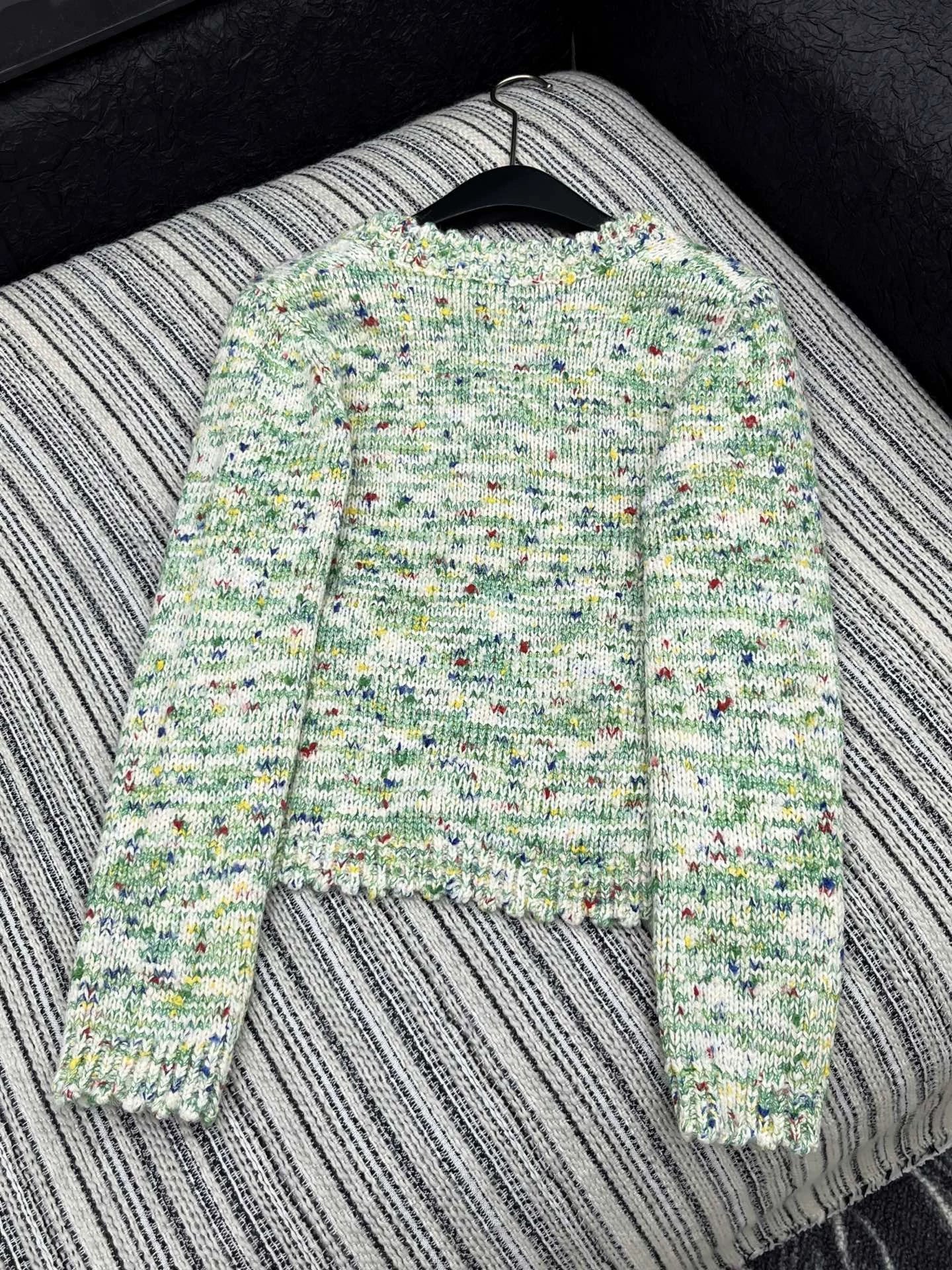 25fw Gem buckle V-neck long sleeved knitted jacket