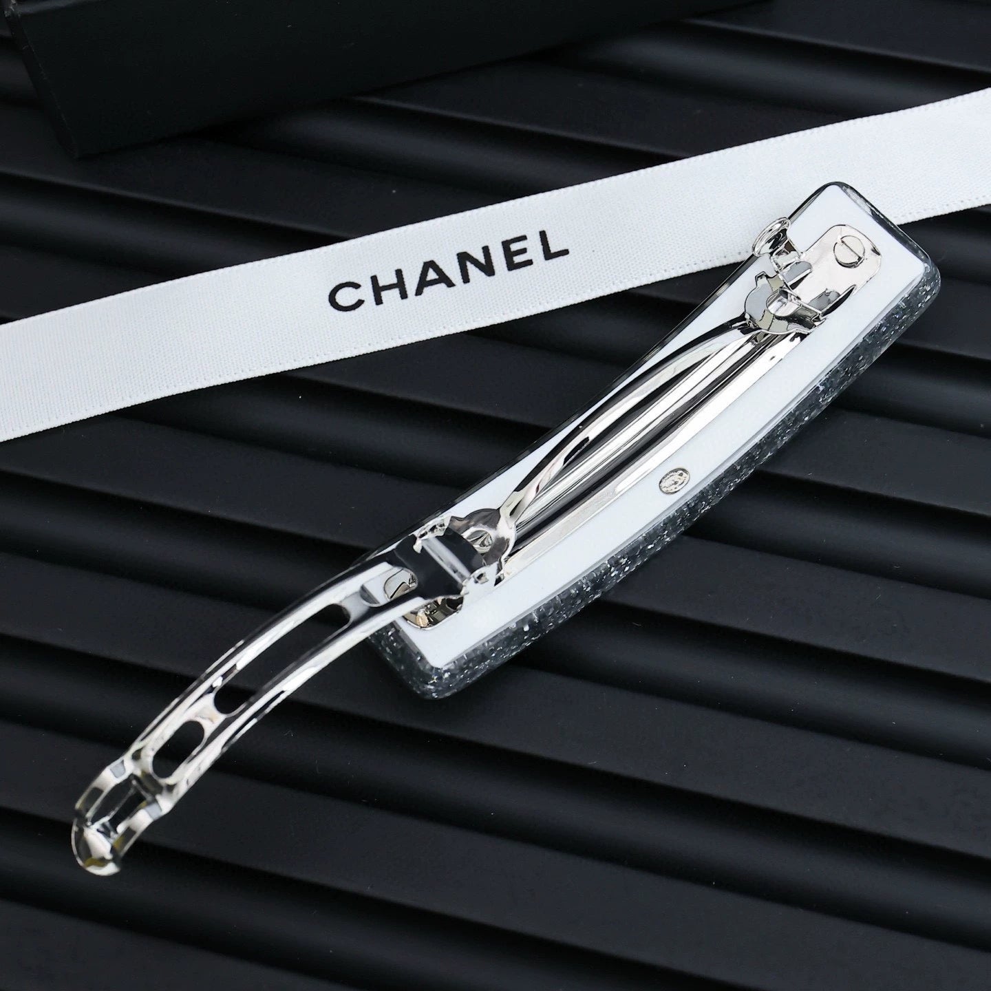 Double C silver glitter hair clip