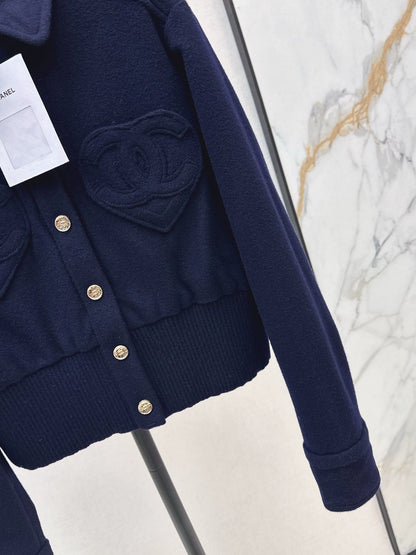 Heart shaped double pocket wool set