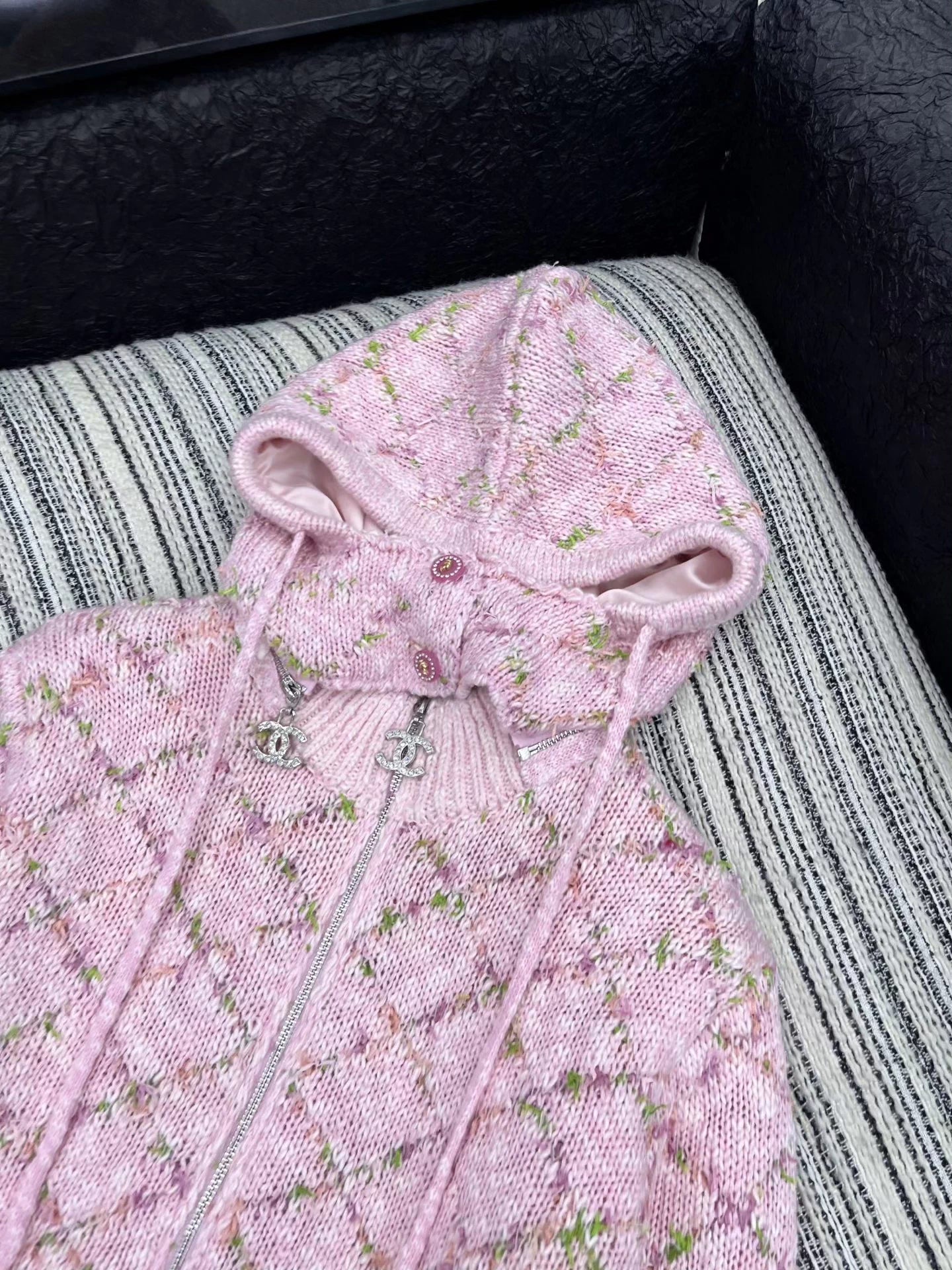 Detachable hat zipper long sleeved knitted jacket