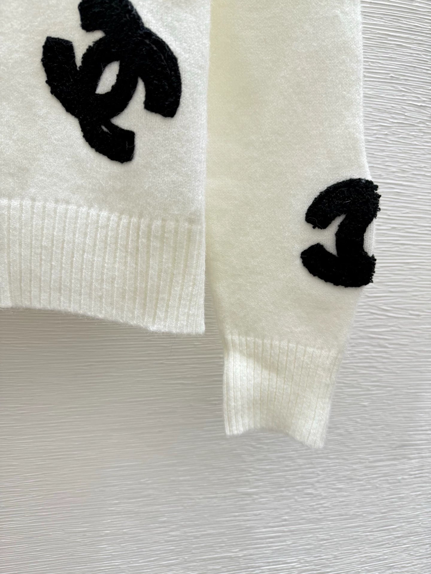 Towel embroidered logo sweater
