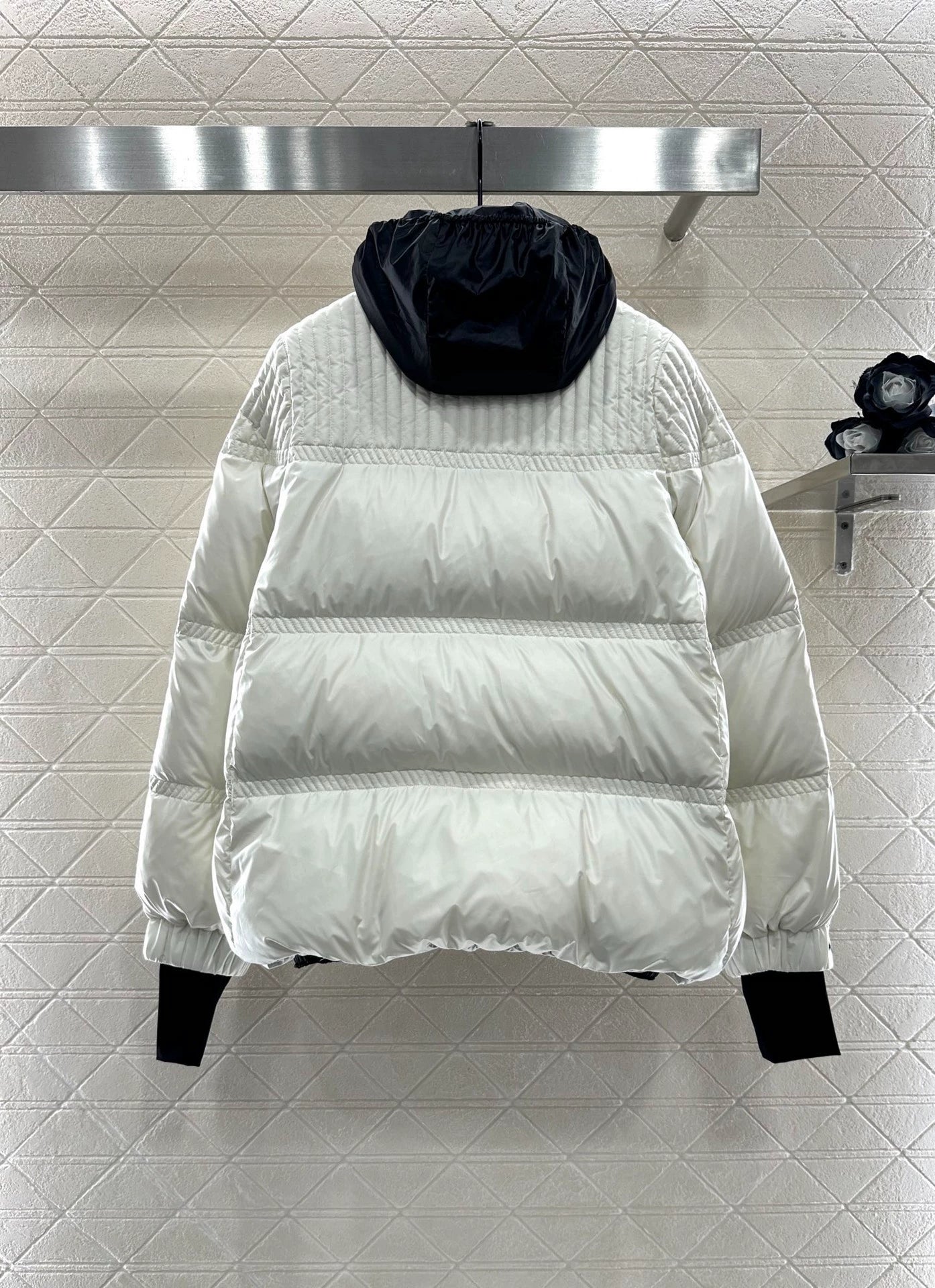Hooded down jacket