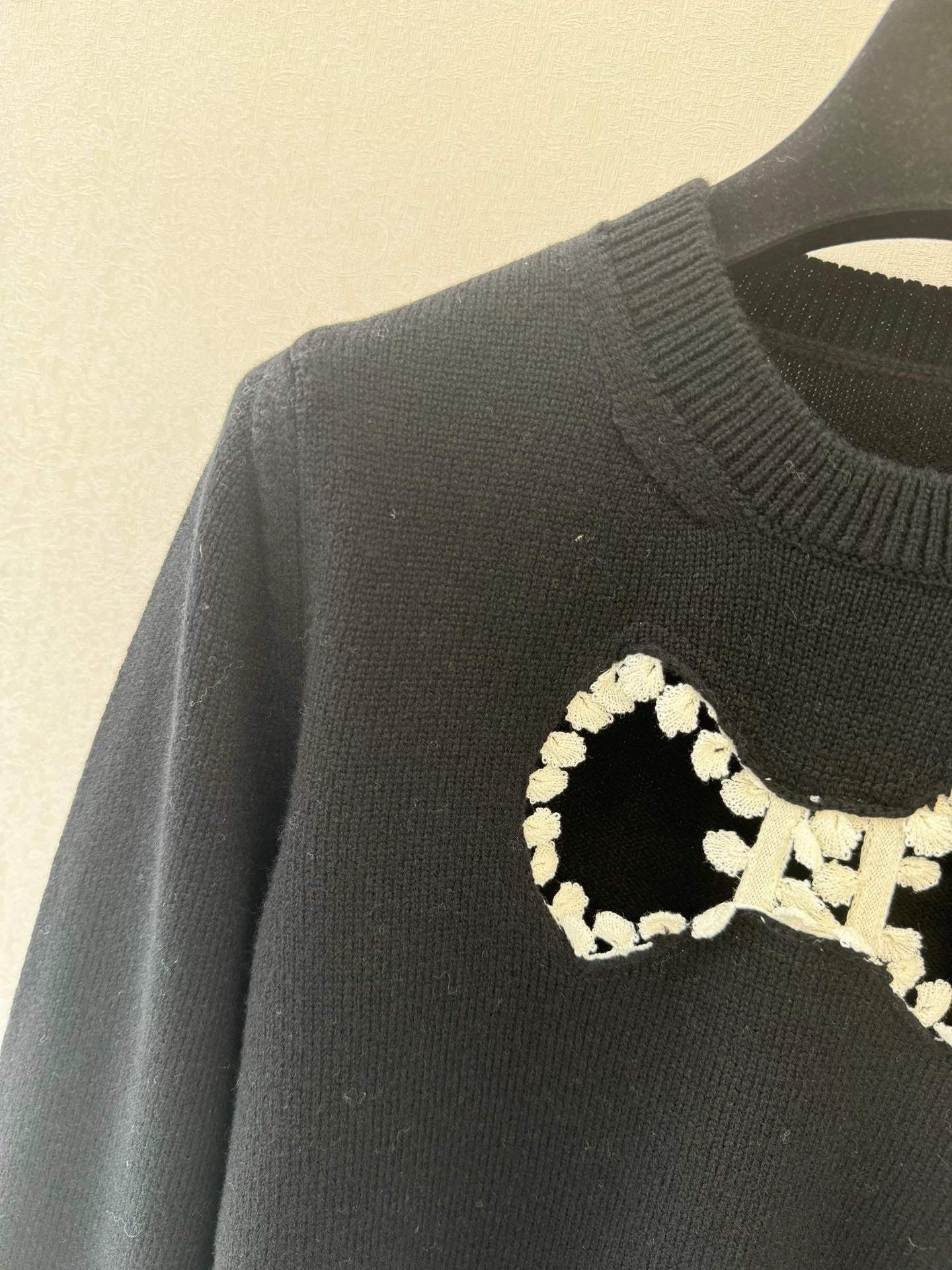 Bow hollow knitted sweater