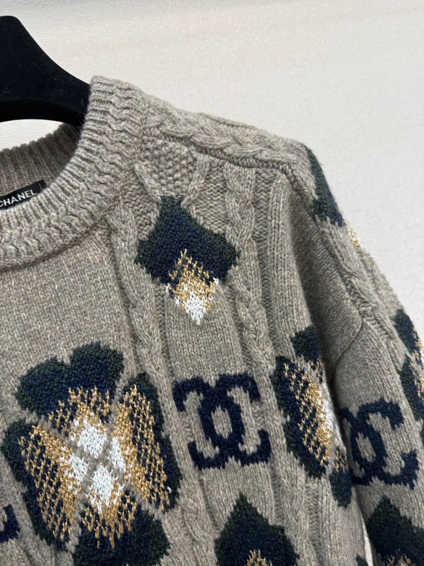 Four leaf clover knitted sweater