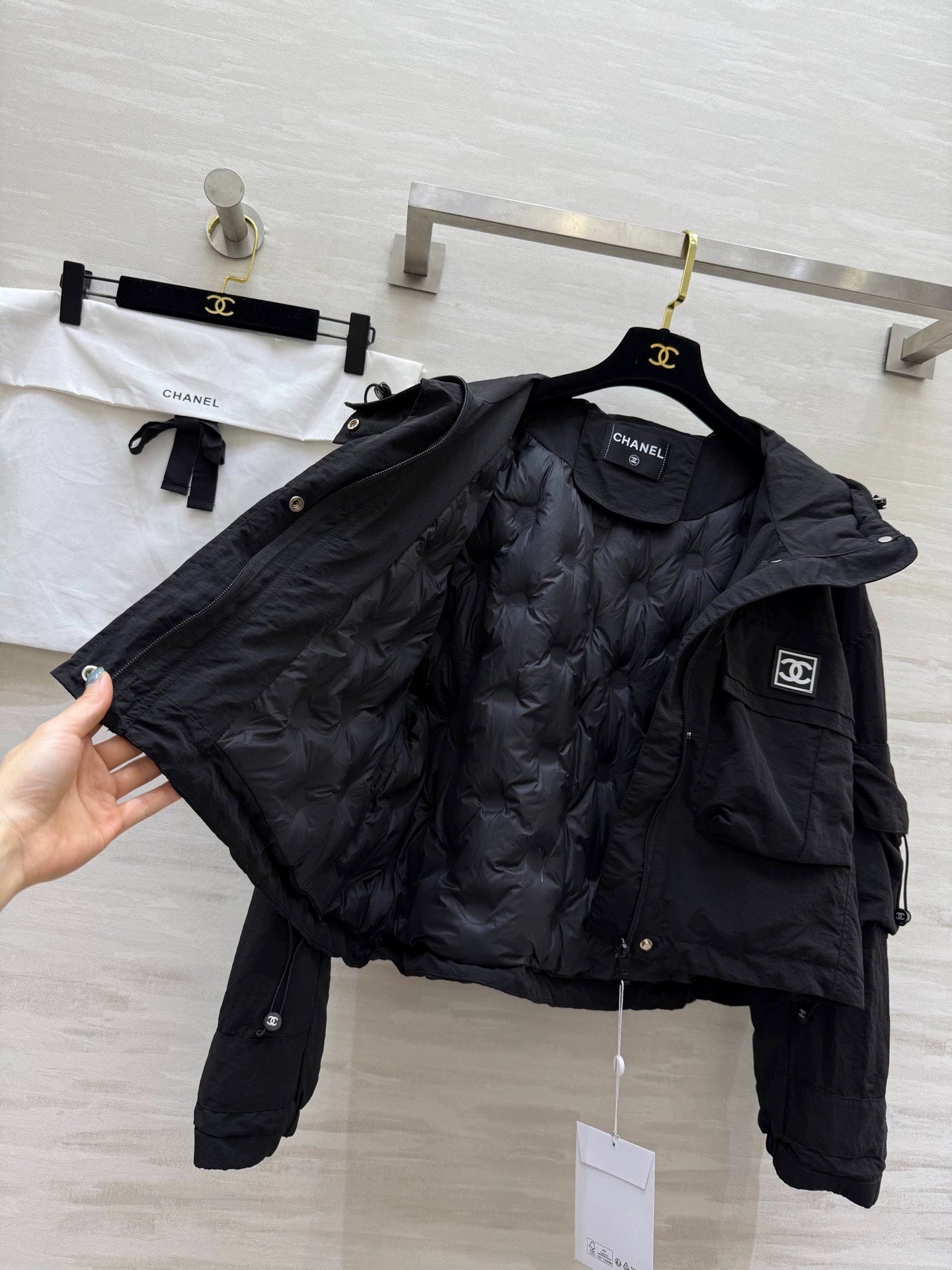 Hooded drawstring down jacket