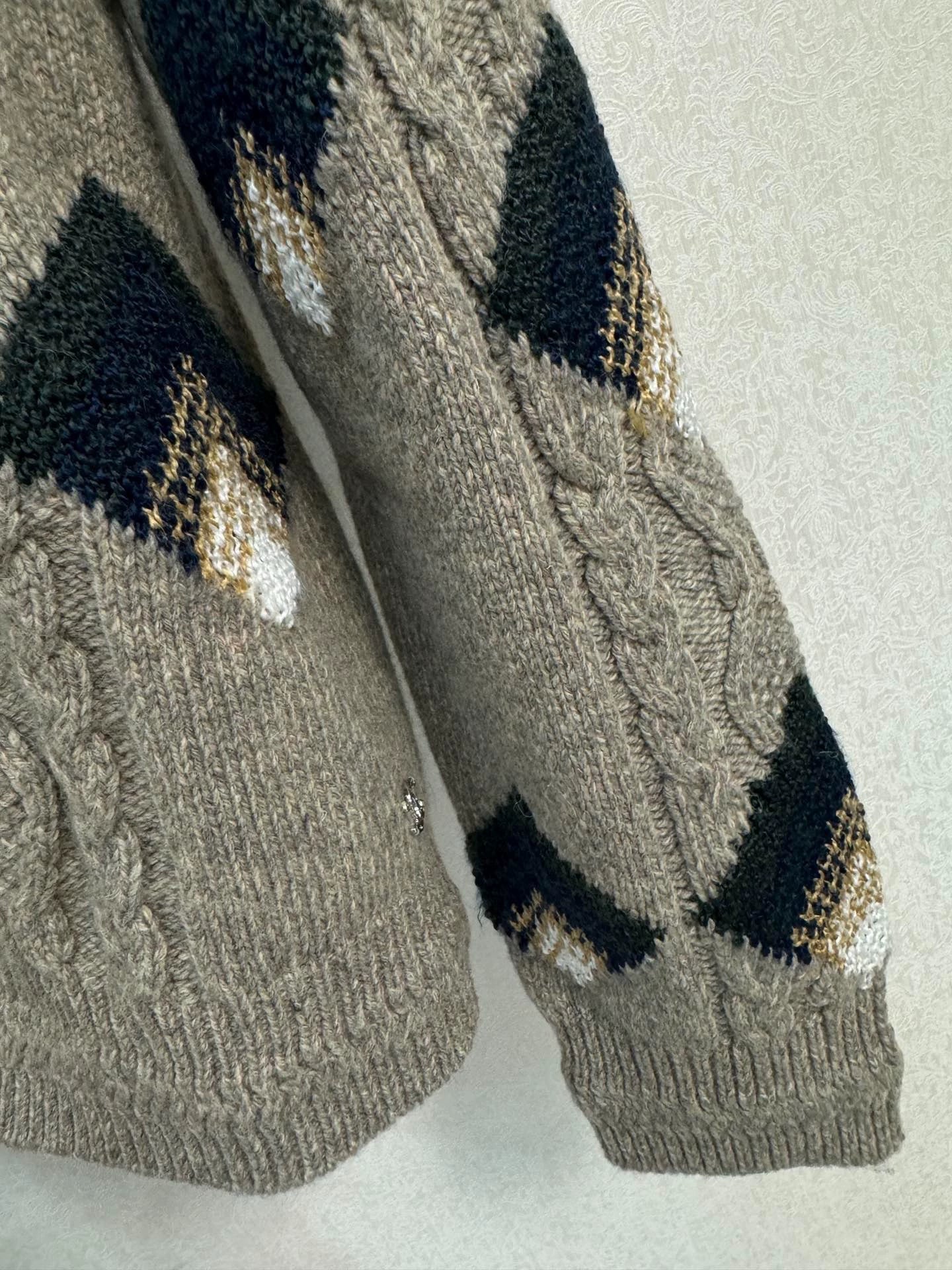 Four leaf clover knitted sweater