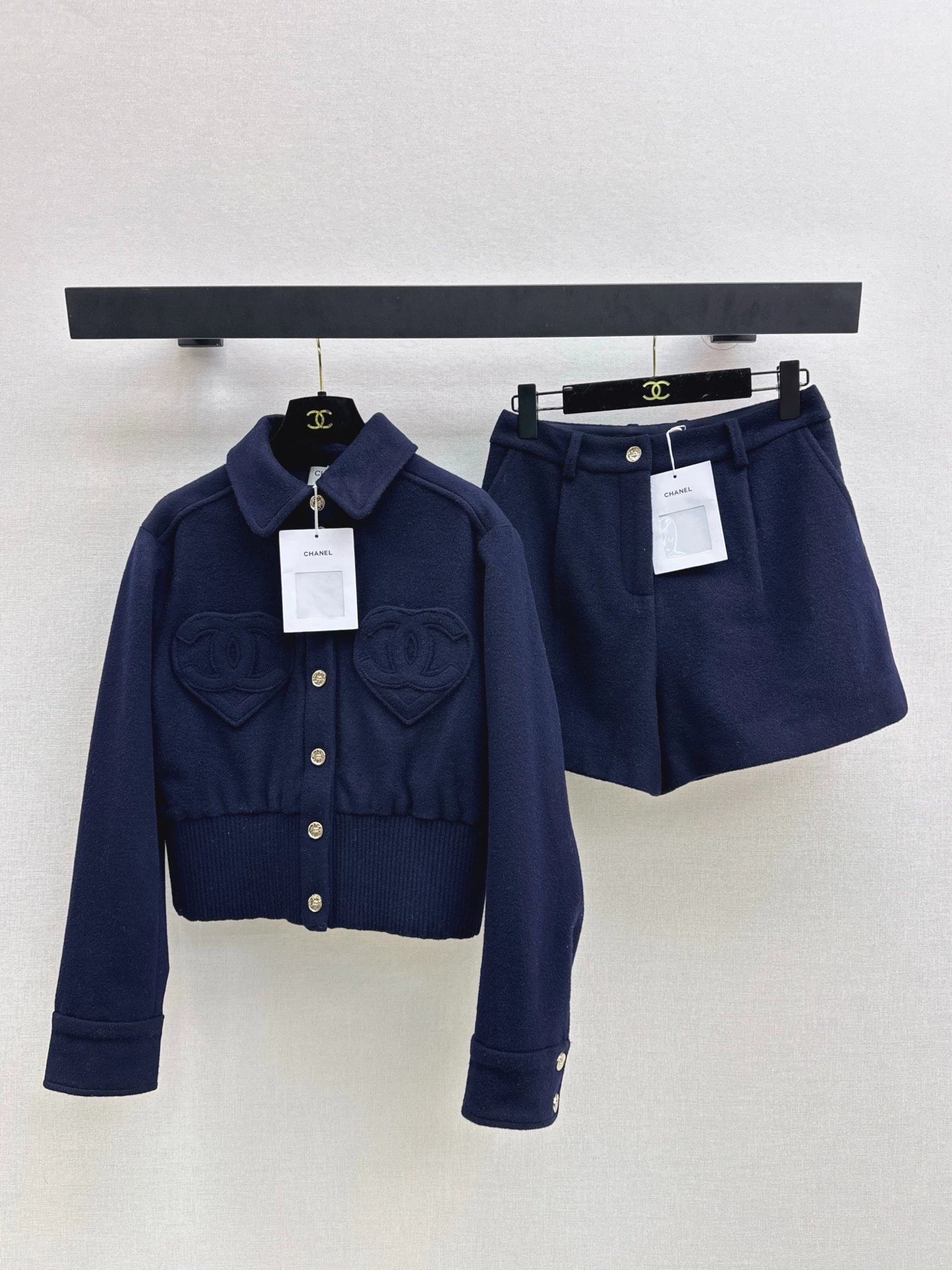 Heart shaped double pocket wool set