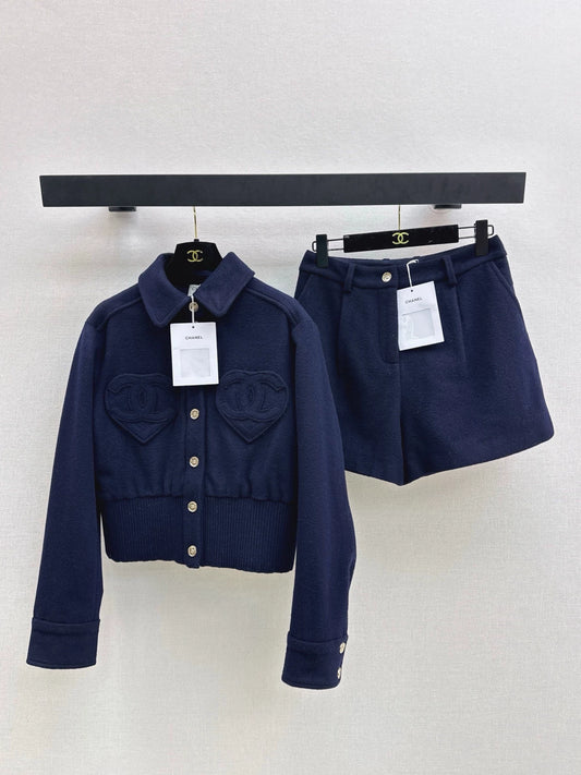 Heart shaped double pocket wool set