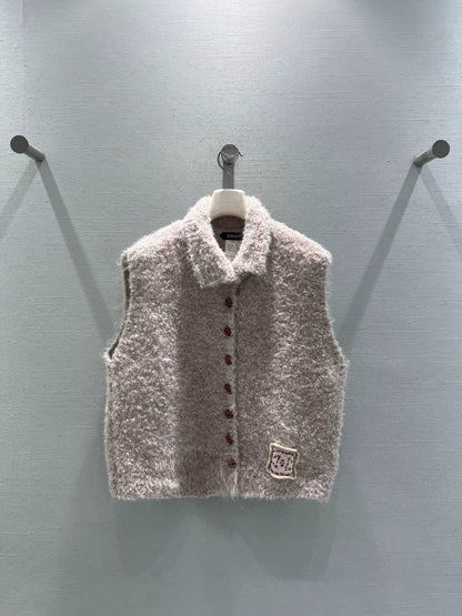 Double C-button vest