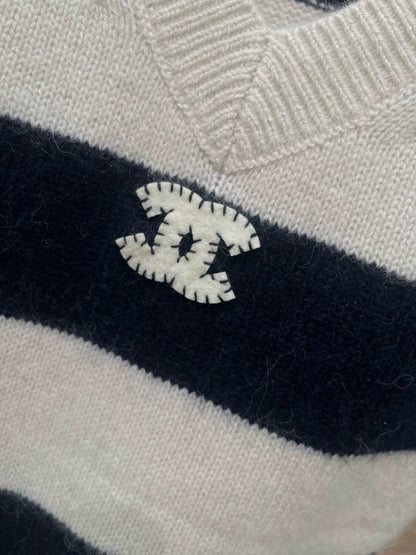 25fw Striped V-neck sweater vest(vintage series)