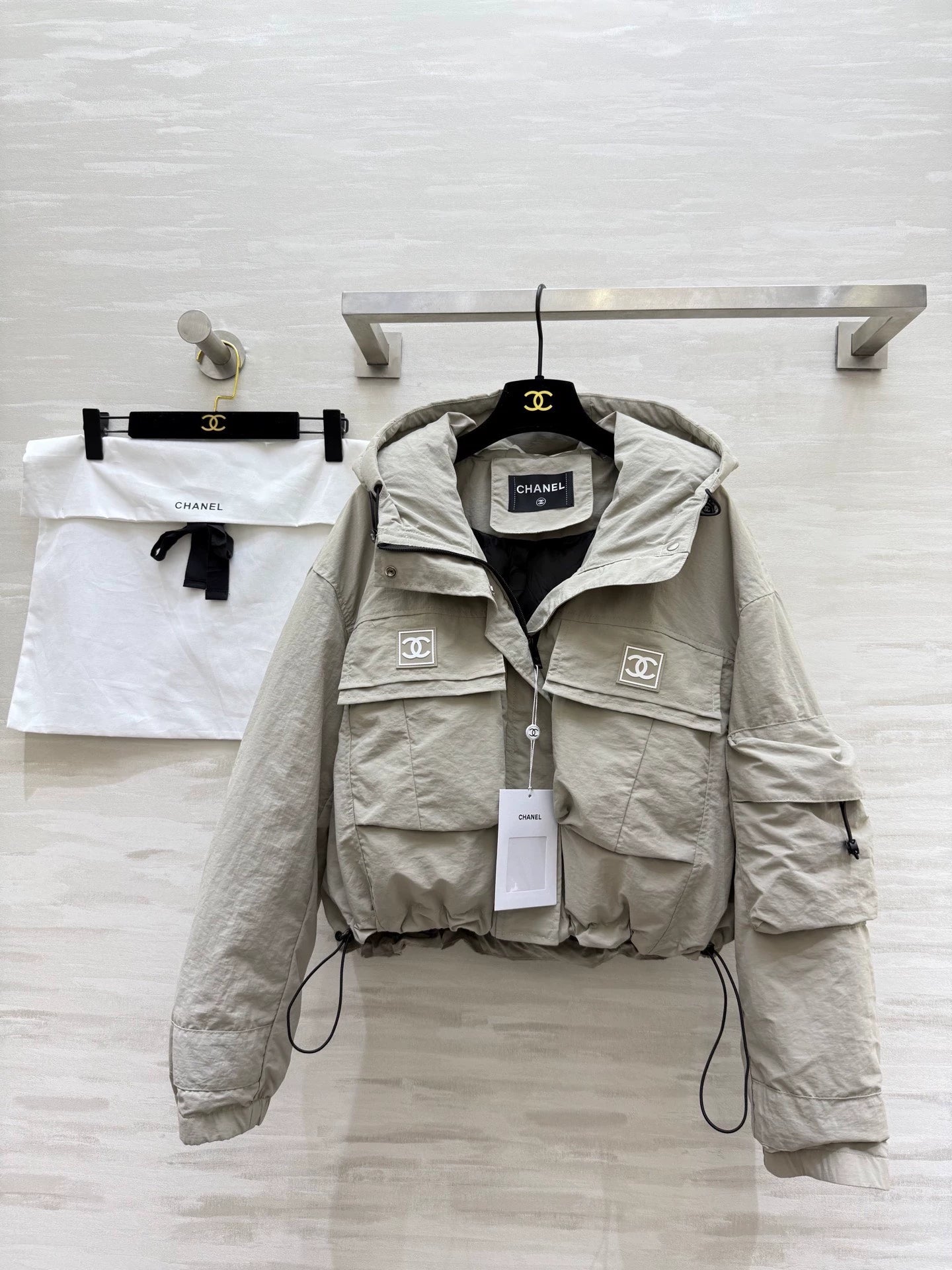 Hooded drawstring down jacket